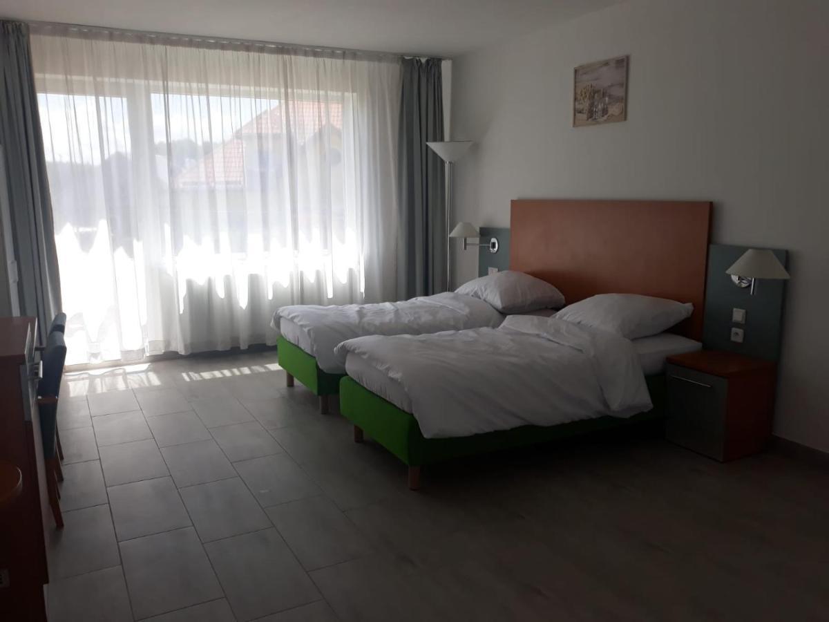 Lema Pokoje Goscinne Skrezeszweo Exterior foto